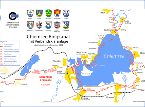 Karte des Abwasser- und Umweltverbands Chiemsee mit Ringkanalisation rund um den Chiemsee. Gezeigt werden Orte, Leitungsverlauf, Pumpwerke und Kläranlagen im Einzugsgebiet.